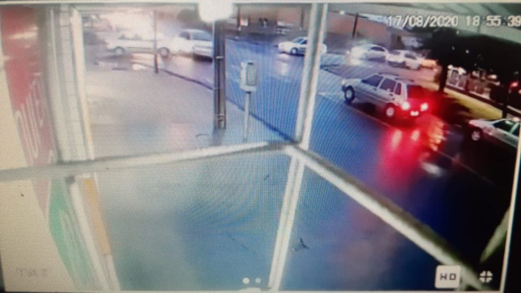 Mulher pede ajuda para localizar condutor envolvido em acidente no Universitário