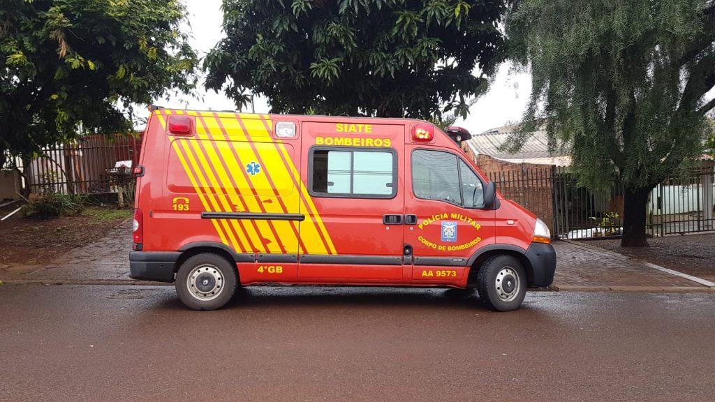 Idosa de 70 anos é socorrida após sofrer queda dentro de casa