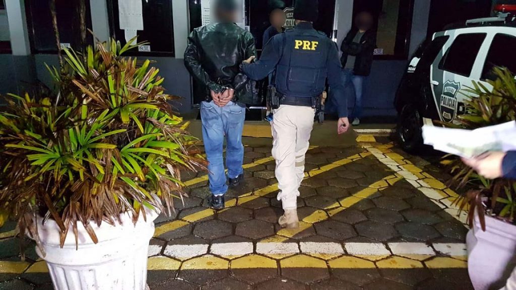 Procurado pela Justiça por crime de contrabando é preso pela PRF na BR-277
