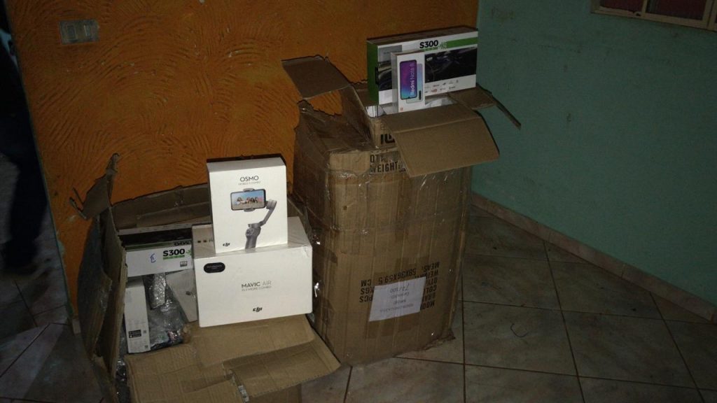 Cigarros e eletrônicos são apreendidos em ação da PF em Foz do Iguaçu