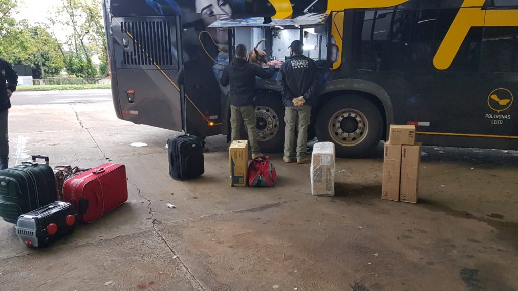 Denarc realiza ação de fiscalização na rodoviária de Cascavel