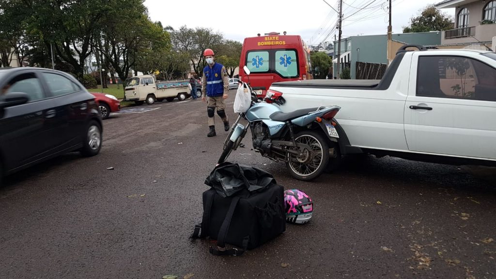 Jovem de 19 anos fica ferida em colisão no Bairro Parque São Paulo
