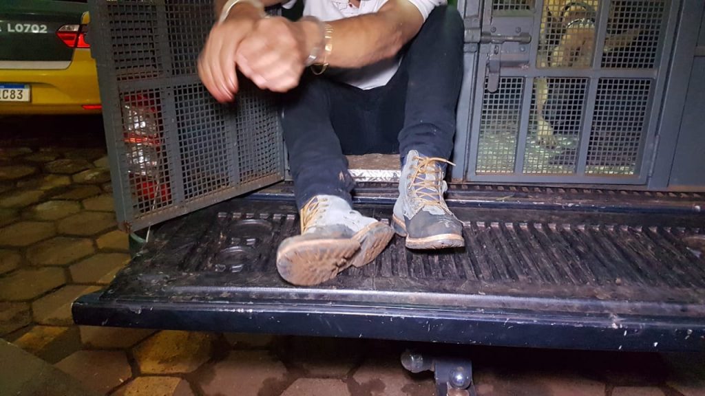 Homem descumpre medida protetiva, agride ex-companheira e acaba preso