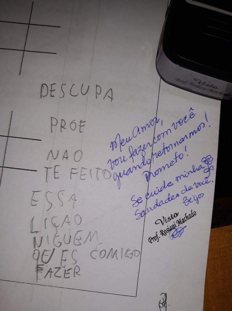 Emocionante: criança pede desculpas ao não ter ajuda na hora da tarefa e postagem viraliza