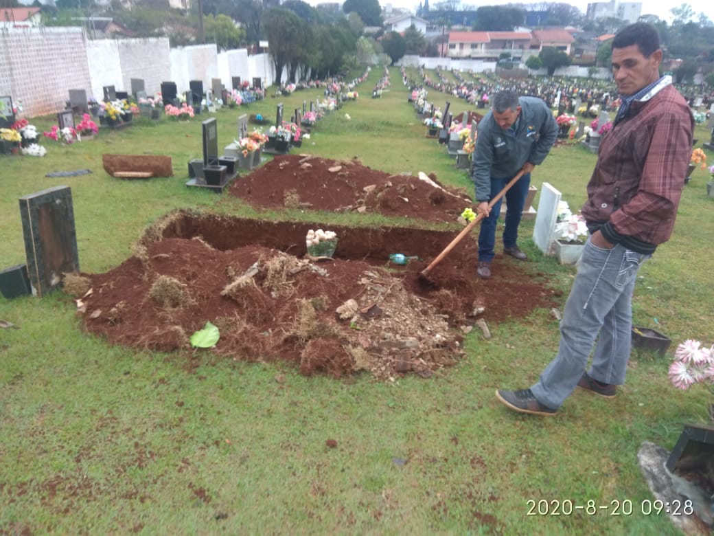 Imagem referente a Após 16 dias de sepultamento, filho volta a Cemitério e encontra cova aberta