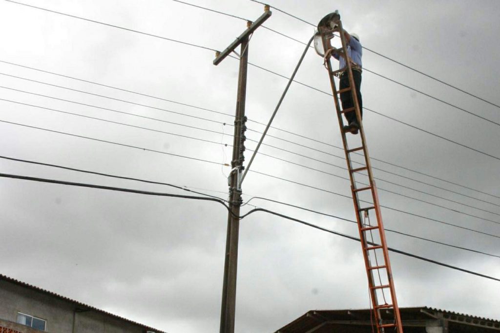Sesop retoma troca de lâmpadas em vias públicas