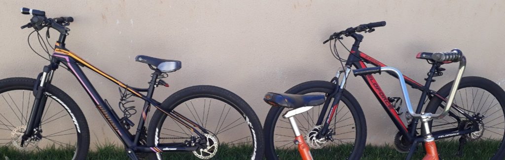 Bicicletas que estavam na garagem de residência são furtadas no Bairro Santa Cruz