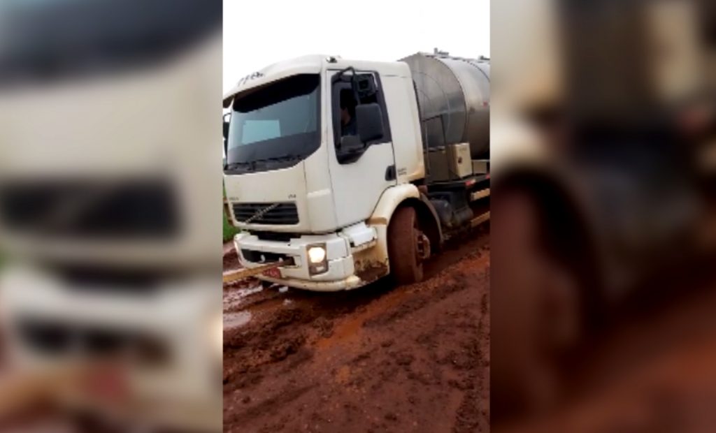 Trabalhador cobra por melhorias em estrada rural de Corbélia