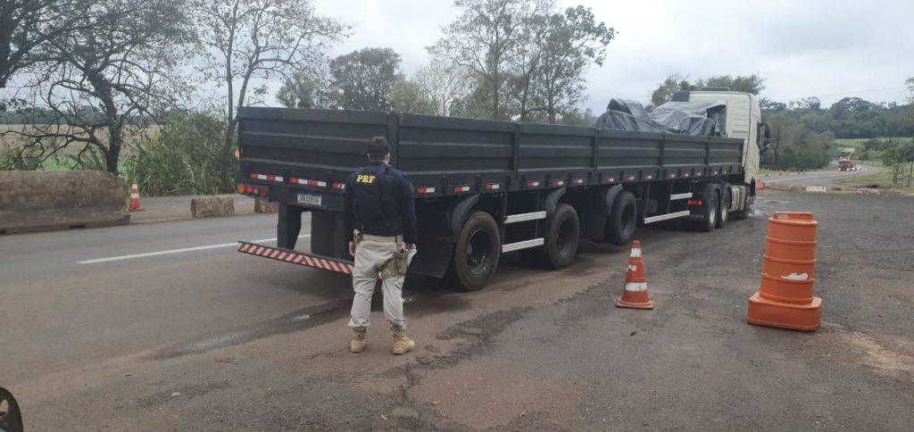 Semirreboque adulterado é apreendido pela PRF na BR-277