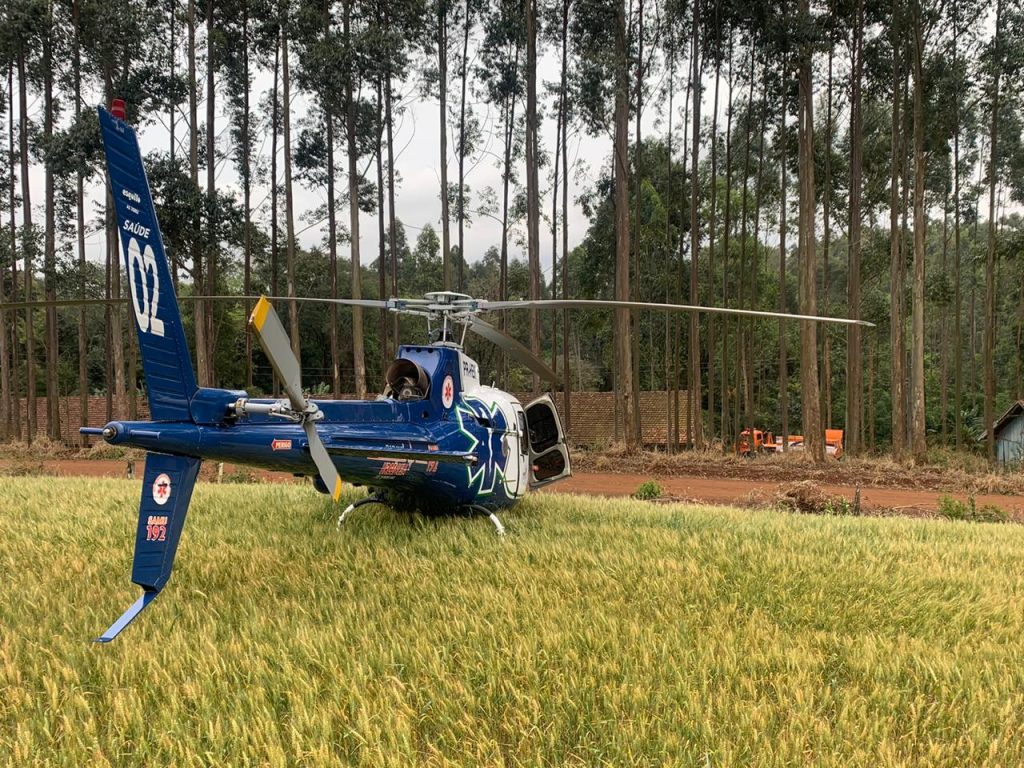 Guaraniaçu: homem que sofreu esmagamento por árvore é atendido pelo aeromédico do Samu