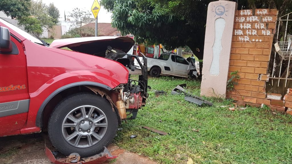 Colisão entre carros deixa três mulheres feridas no Centro de Cascavel