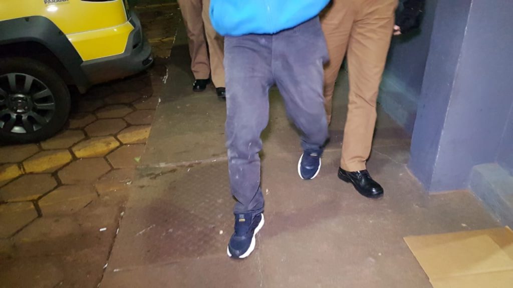 Descumprindo medida protetiva, homem é detido no Gralha Azul