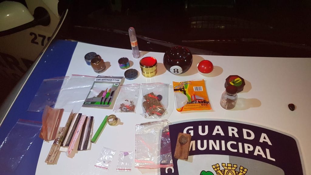GM detém grupo com maconha, LSD e ecstasy no Lago Municipal