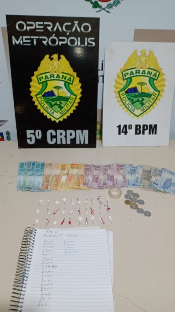 Buchas de cocaína são encontradas com rapaz que transitava em veículo com faróis apagados em Foz