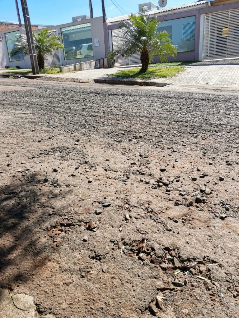 Morador do Bairro Turisparque reclama da condição do asfalto na Rua Marumbi