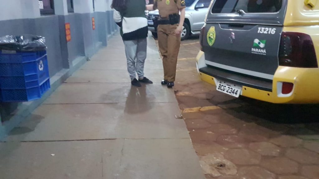Casal argentino é flagrado pela PM com porções de maconha na Avenida Brasil