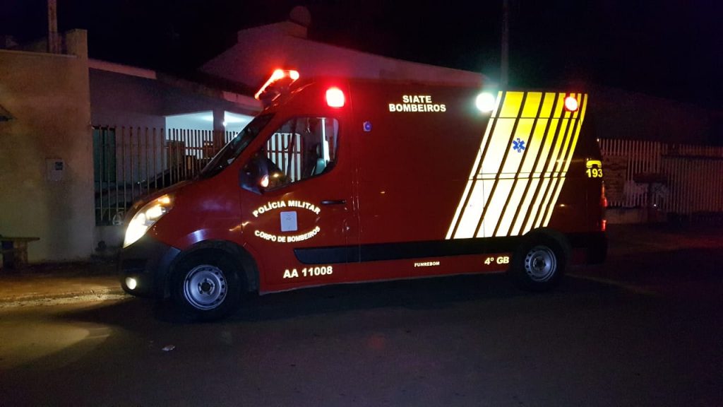 Idosa de 75 anos é socorrida pelo Siate após sofrer queda em casa no XIV de Novembro