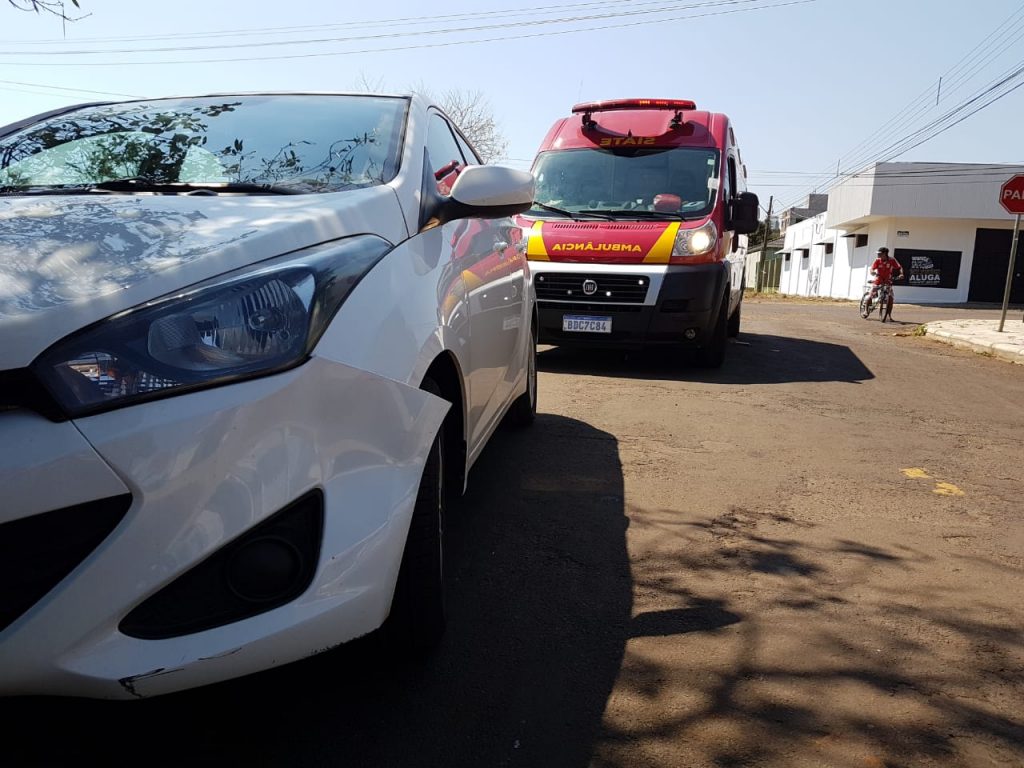 Ciclista é socorrido após colisão com carro na Rua Sete de Setembro Ciclista é socorrido após colisão com carro na Rua Sete de Setembro