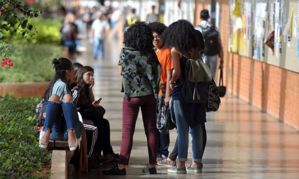 Universidade deve garantir matrícula para estudante cotista em Direito