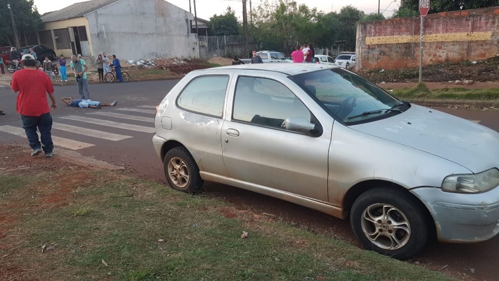 Ciclista é atingido por carro na Avenida Corbélia
