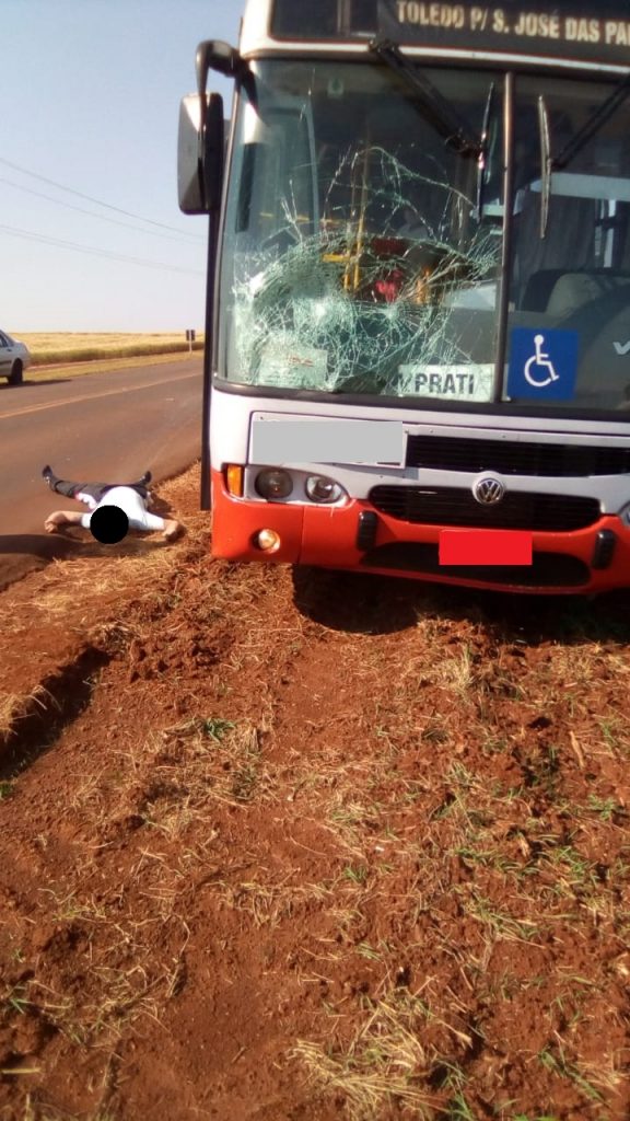 Homem morre atropelado por ônibus na PR-317