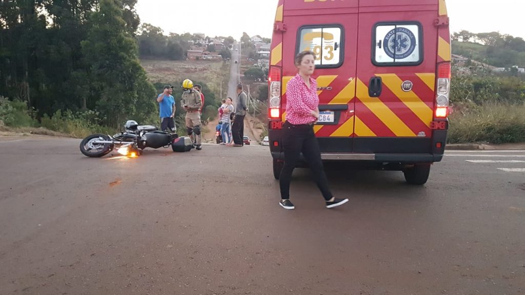 Batida entre carro e moto deixa homem ferido e mobiliza Siate ao Loteamento Veredas