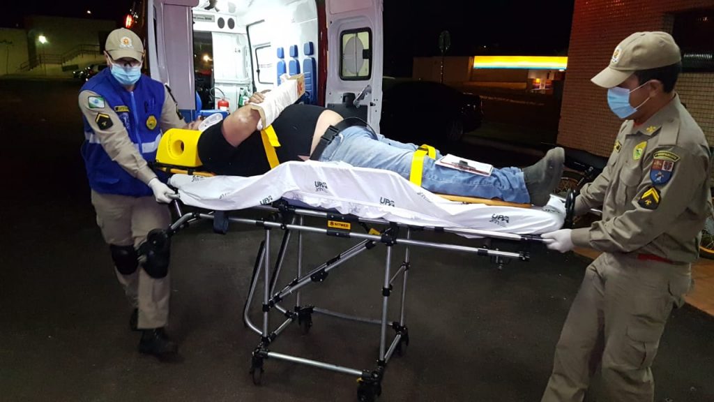Trabalhador fratura o braço ao cair de caminhão em empresa às margens da BR-277