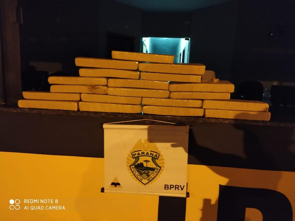Jovem de 19 anos é detido com maconha na PR-323