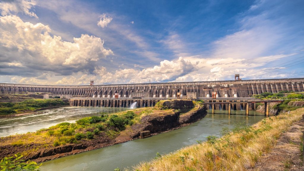 Temporada de chuvas e trabalho combinado levam Itaipu a superar a marca de 50 milhões de MWh gerados em 2020
