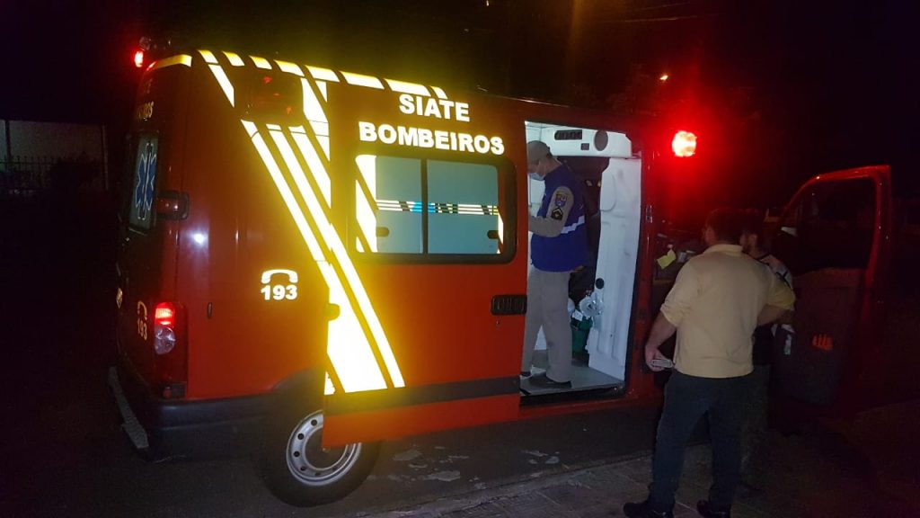 Com fratura no braço, mulher é socorrida pelo Siate no Santa Felicidade