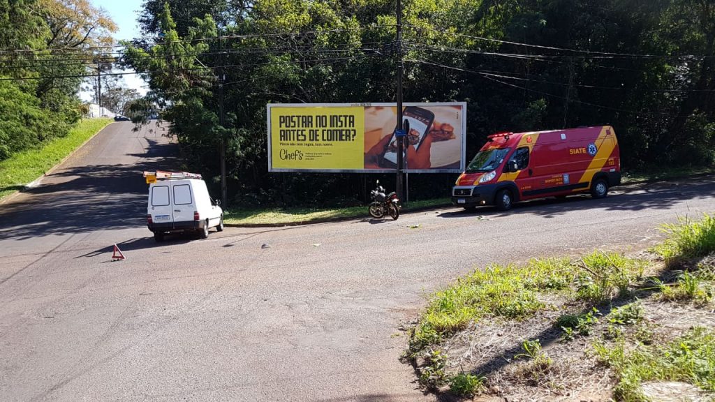 Motociclista é socorrido em colisão no Bairro Country