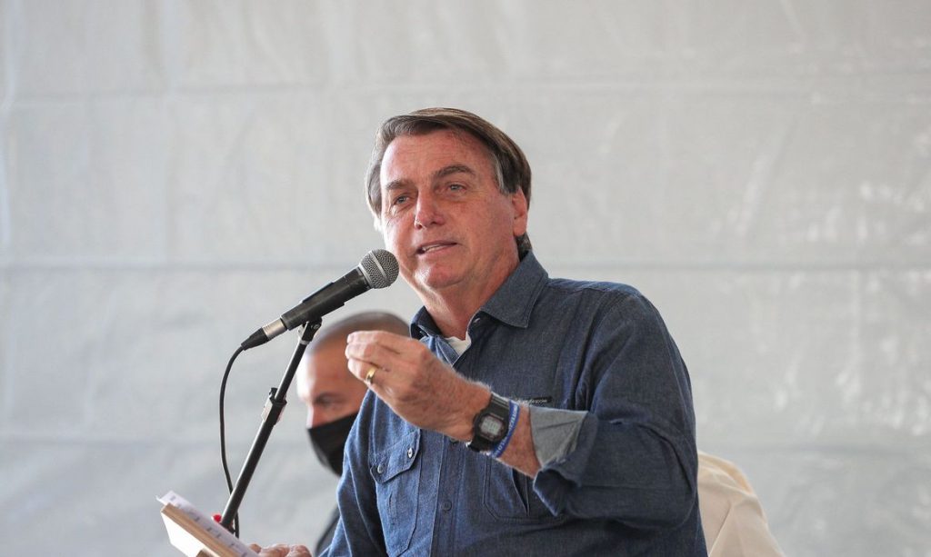 Bolsonaro anuncia construção de aeroporto e de moradias no Maranhão