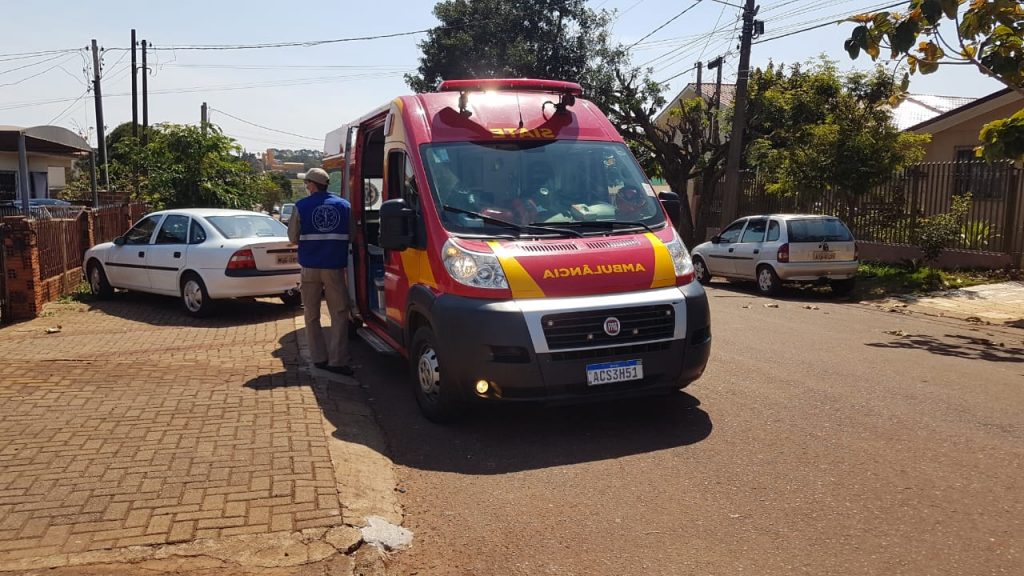 Mexendo na ventoinha do carro, homem se fere e é socorrido pelo Siate