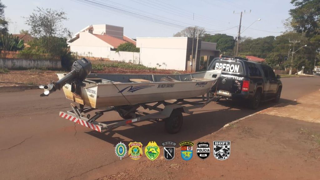 Operação Hórus: BPFron e PF apreendem barco carregado com pneus em Pato Bragado
