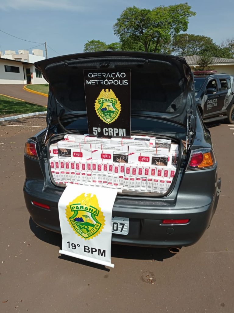 Operação Metrópolis II: PM apreende carro com 35 caixas de cigarros na PR-182, em Toledo