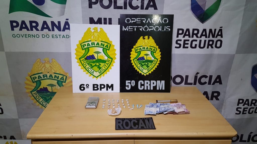 ROCAM detém dupla com crack, cocaína, balança e dinheiro no Interlagos
