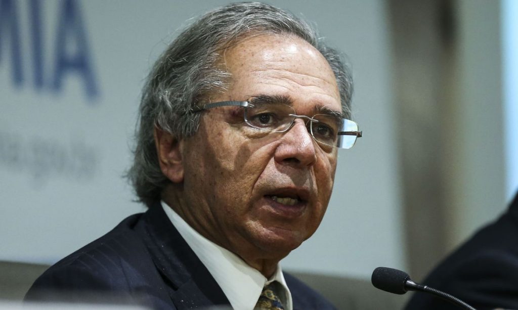 Decisão sobre despesas públicos é da classe política, diz Guedes