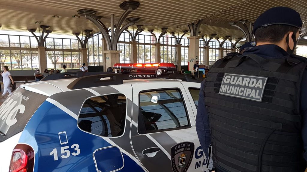 Mulher é vítima de furto no transporte coletivo