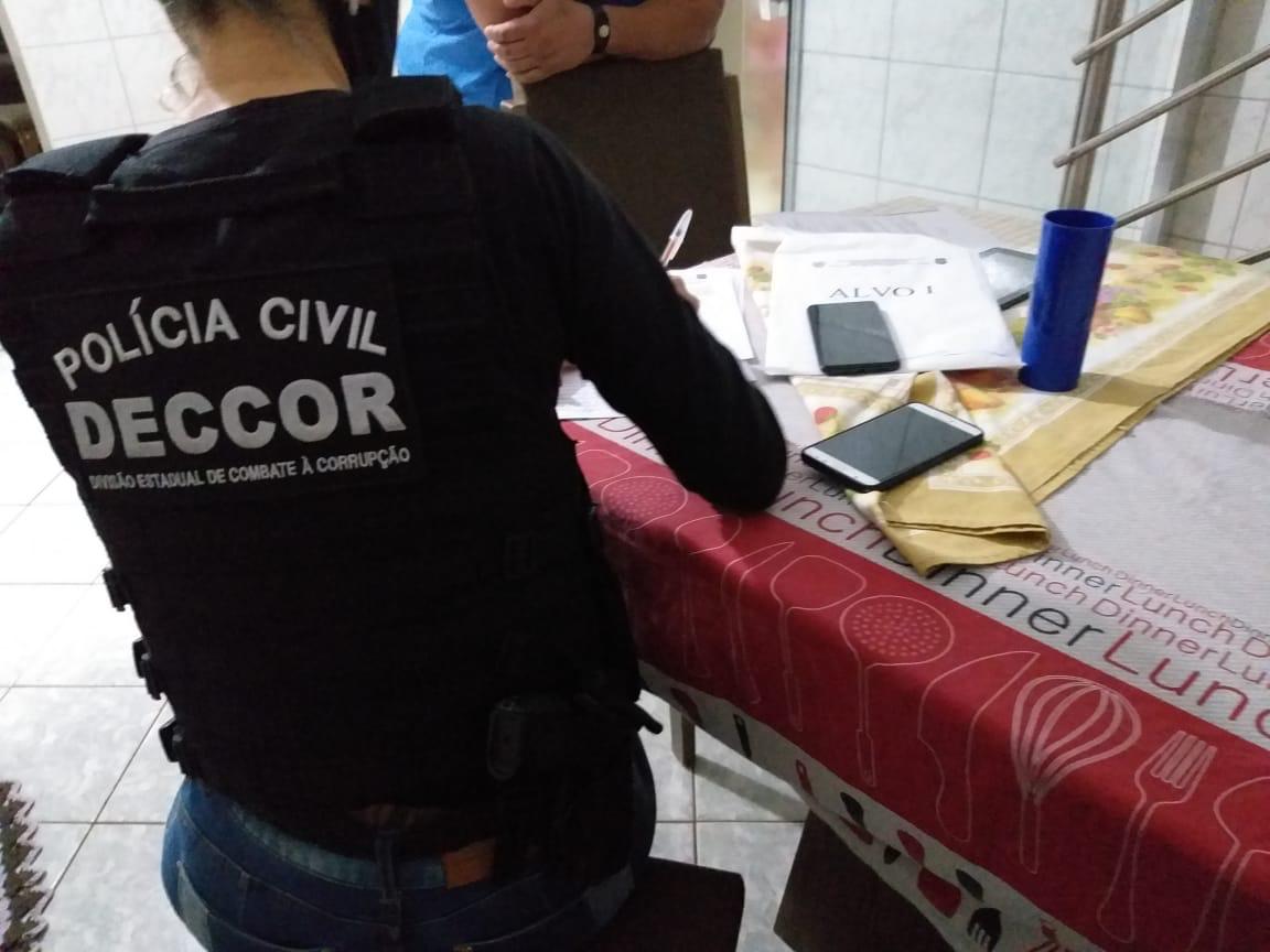 Cobrança por cirurgia no SUS: Polícia Civil cumpre mandados de busca em imóveis de assessores e ex-assessores Imagem referente a Cobrança por cirurgia no SUS: Polícia Civil cumpre mandados de busca em imóveis de assessores e ex-assessores