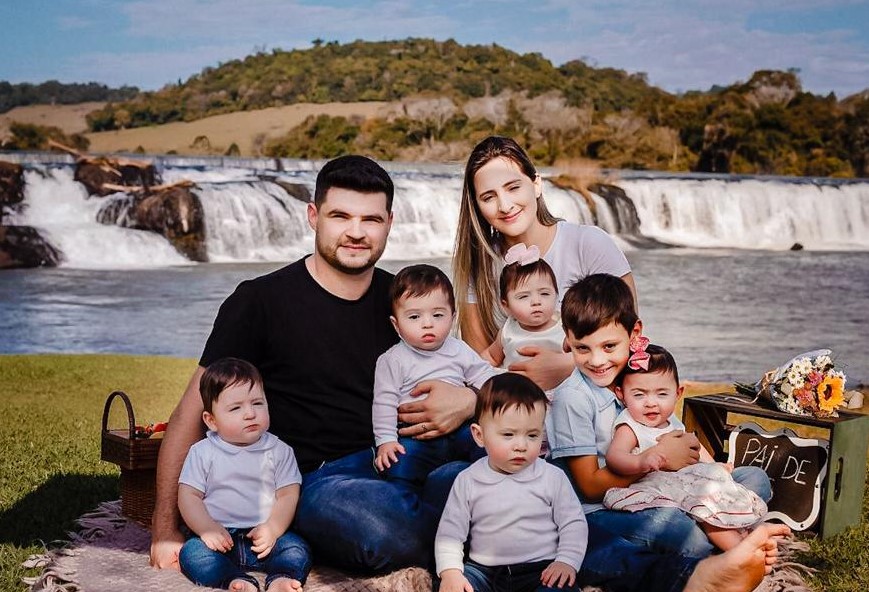Quíntuplos do Paraná comemoram primeiro aniversário: veja como eles estão! Imagem referente a Quíntuplos do Paraná comemoram primeiro aniversário: veja como eles estão!