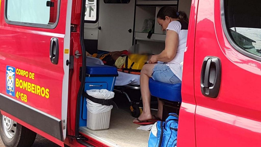 Ciclista fica ferido após se envolver em acidente com carro Ciclista fica ferido após se envolver em acidente com carro