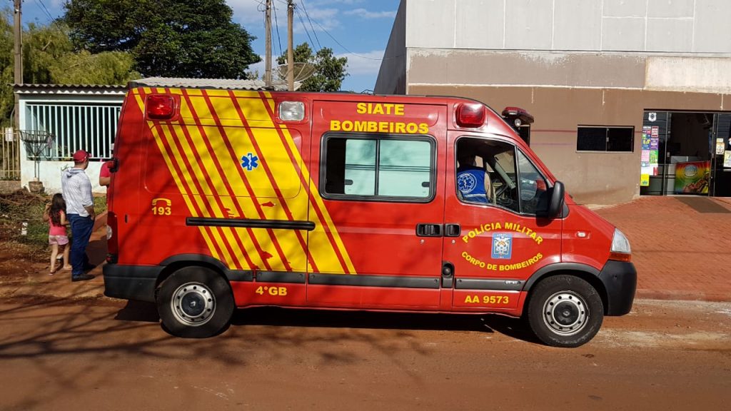 Pedaço de madeira atinge pé de homem que precisa ser socorrido no Esmeralda