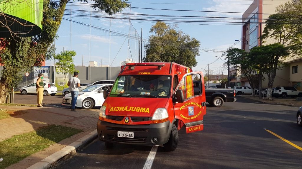 Toyota Prius e F-250 se envolvem em colisão no Bairro Coqueiral