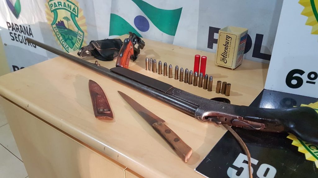 PM faz apreensão de armas de fogo, faca e munições em residência no Periolo