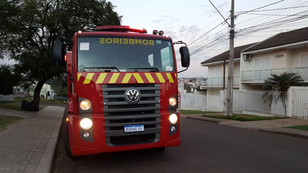 Bombeiros fazem buscas por cobra em residência na Região do Lago