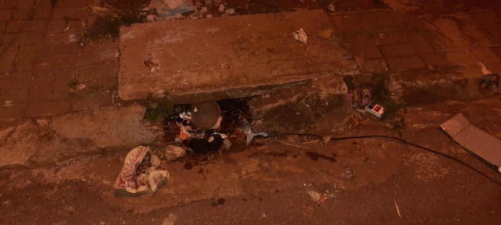 Morador reclama de bueiro entupido no Bairro Santa Felicidade