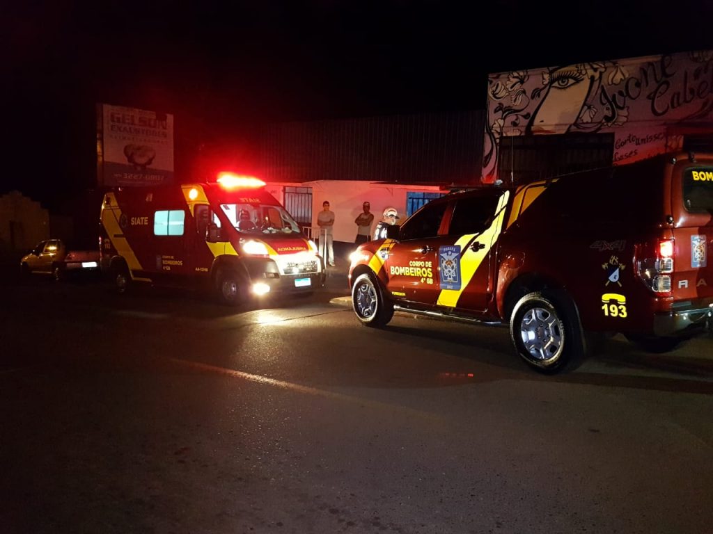 Motociclista sofre traumatismo no rosto em acidente na Rua Europa