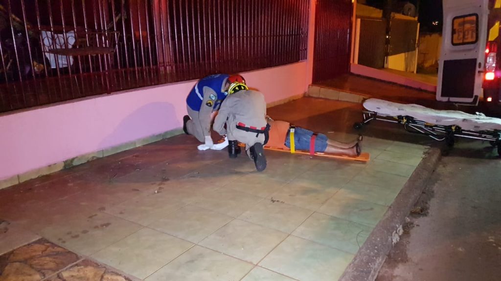Idoso tem ferimento no rosto ao sofrer queda no Floresta