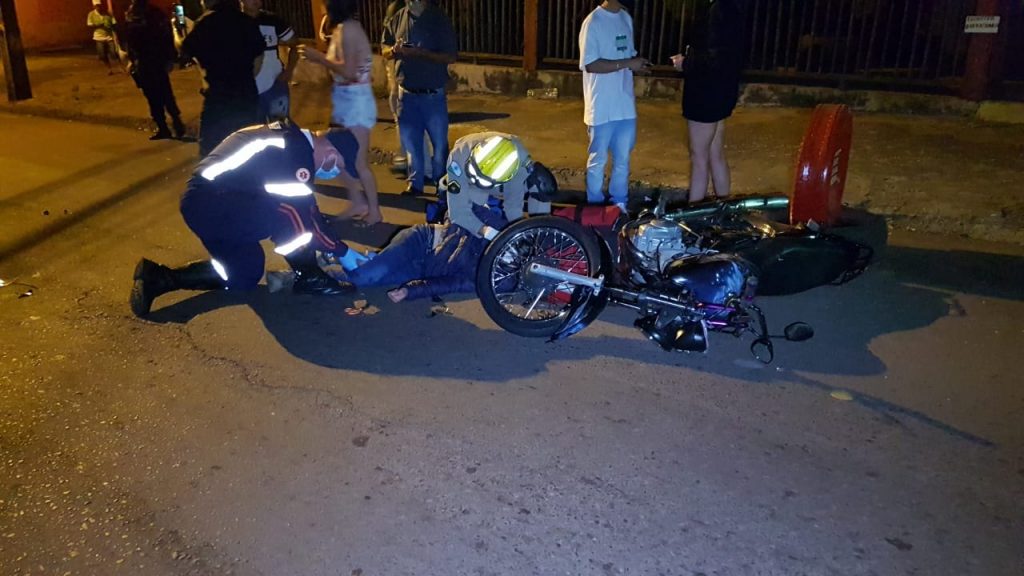 Entregador sofre laceração na perna em acidente no São Cristóvão