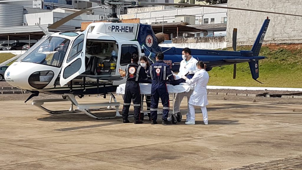 Homem que teve ataque cardíaco em Toledo é transferido de helicóptero a Cascavel